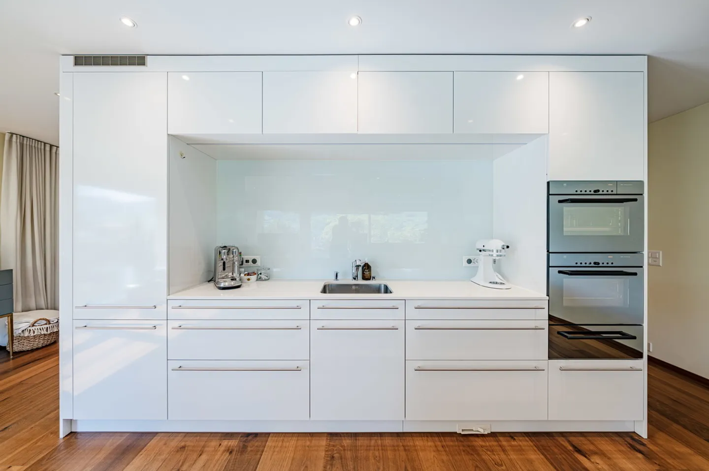 Stylish Terrace Apartment with a View - Photo 7 of 10