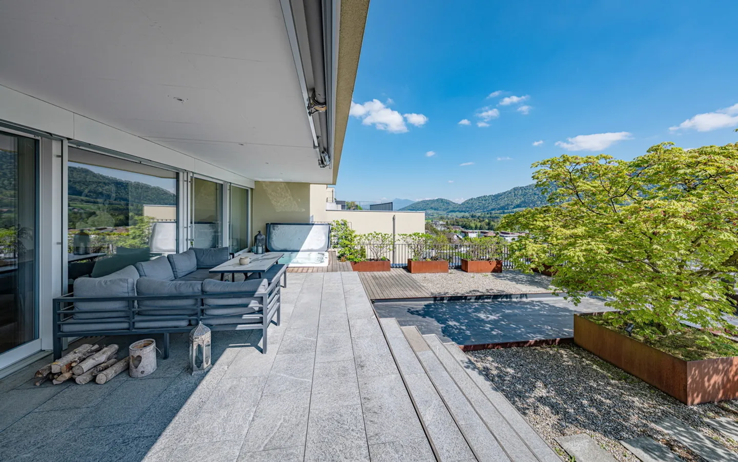 Stylish Terrace Apartment with a View - Photo 10 of 10