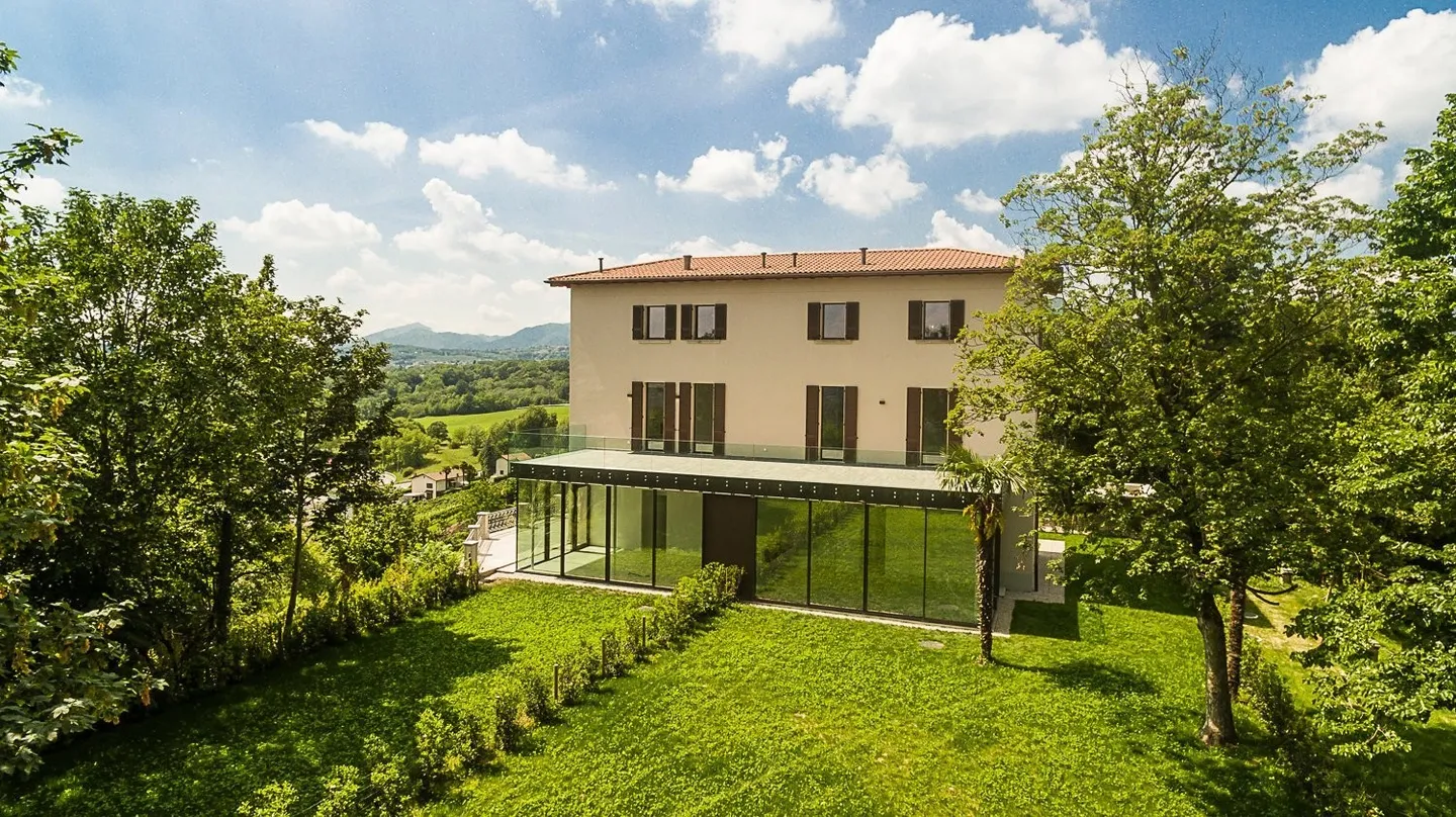 COLDREO - FOR RENT SPLENDID DUPLEX APARTMENT IMMERSED IN GREENERY (ref. 102) - Photo 8 of 13