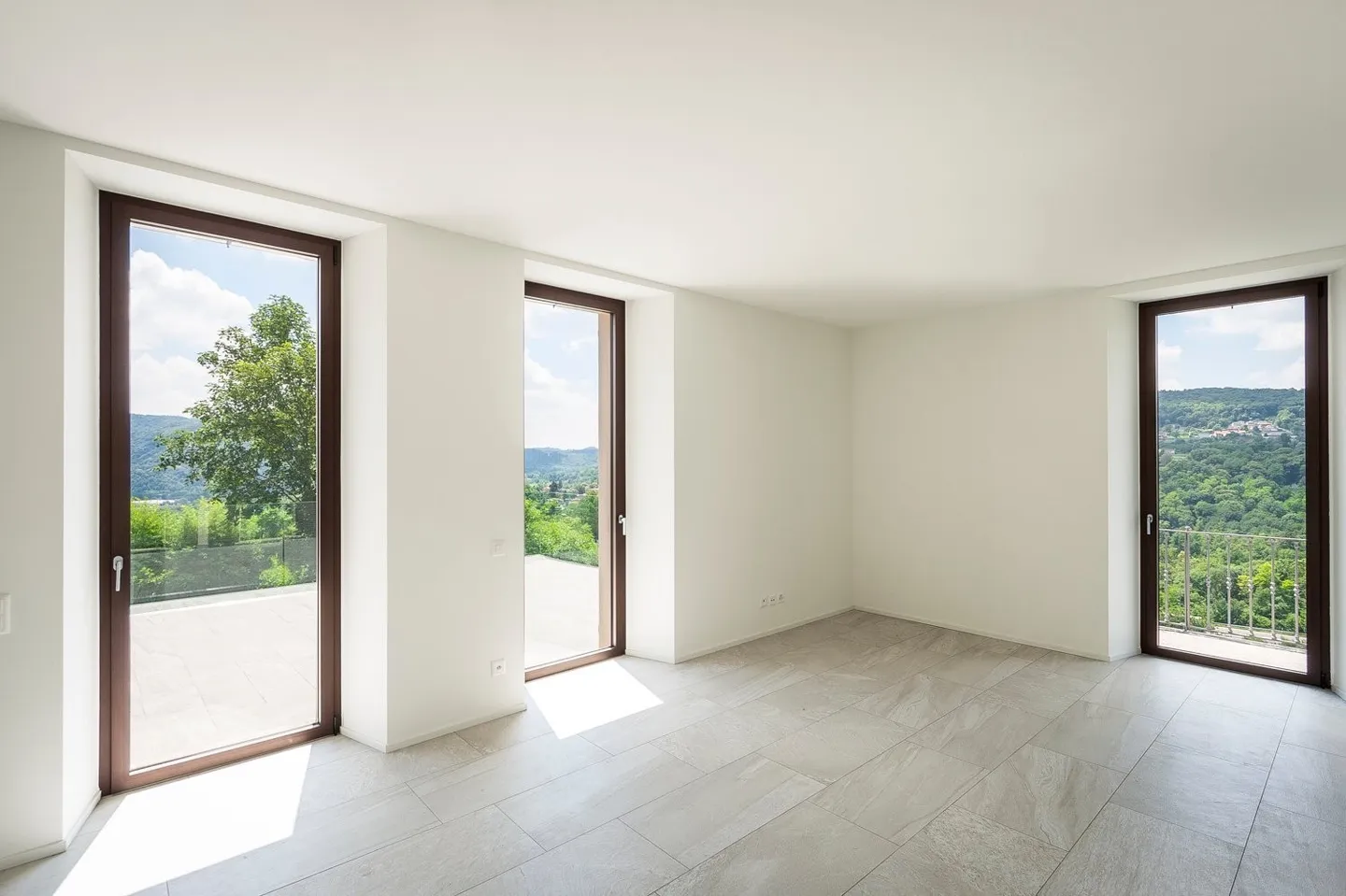 COLDREO - FOR RENT SPLENDID DUPLEX APARTMENT IMMERSED IN GREENERY (ref. 102) - Photo 2 of 13