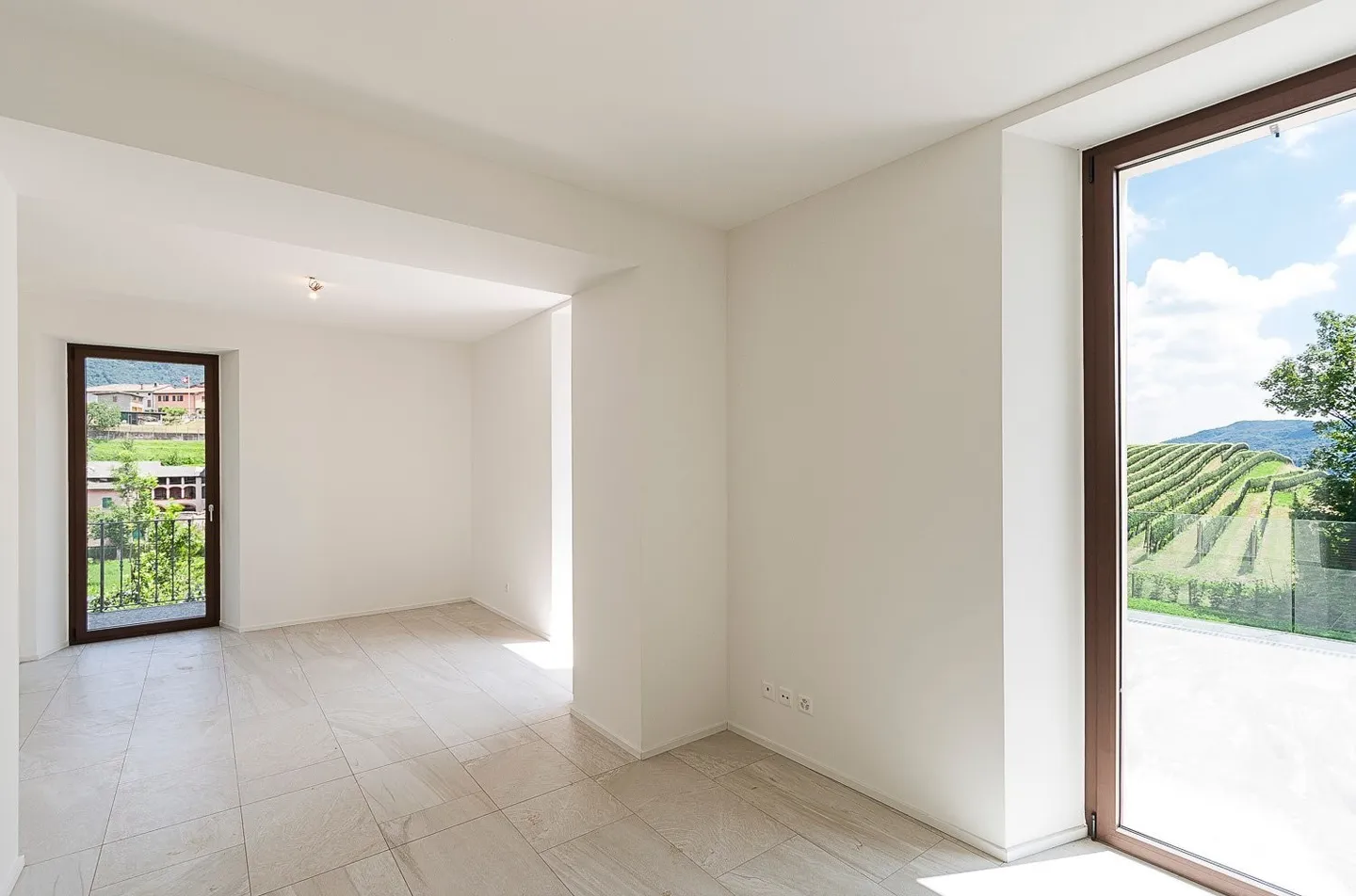 COLDREO - FOR RENT SPLENDID DUPLEX APARTMENT IMMERSED IN GREENERY (ref. 102) - Photo 3 of 13