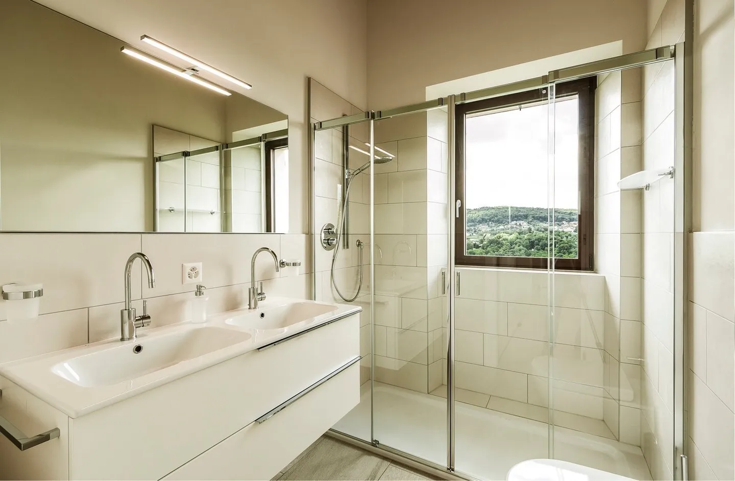 COLDREO - FOR RENT SPLENDID DUPLEX APARTMENT IMMERSED IN GREENERY (ref. 102) - Photo 5 of 13