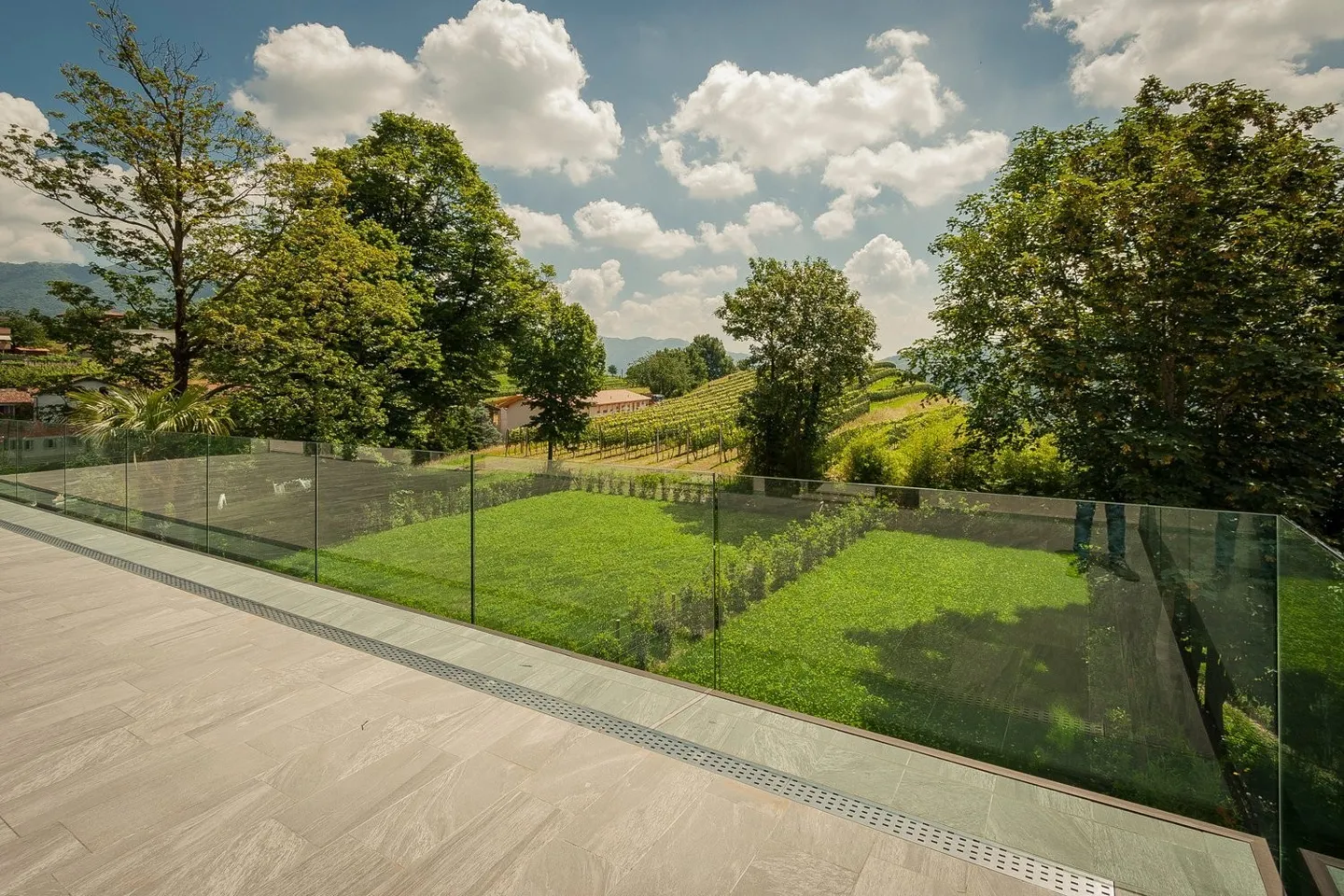 COLDREO - FOR RENT SPLENDID DUPLEX APARTMENT IMMERSED IN GREENERY (ref. 102) - Photo 7 of 13