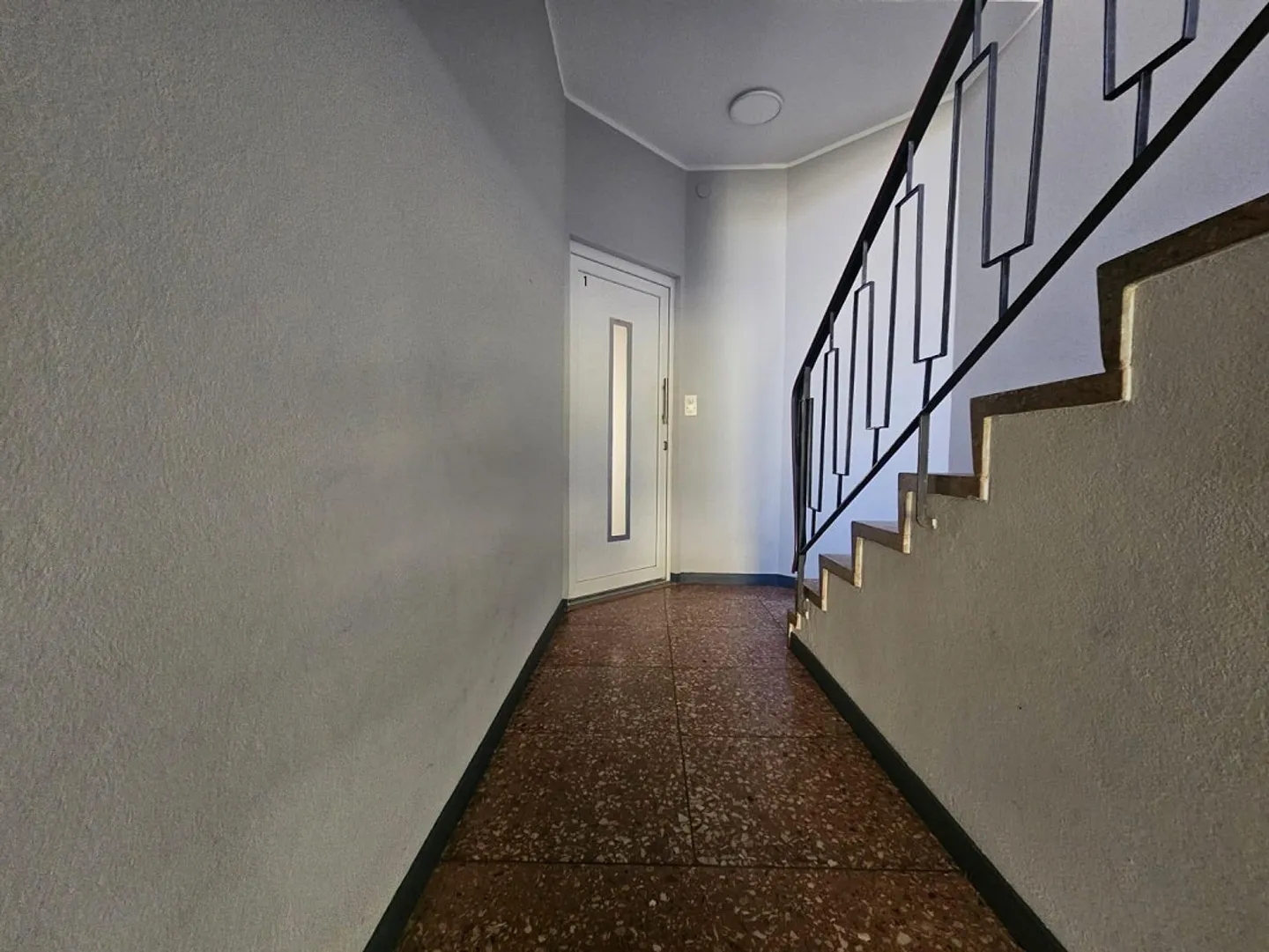 Modern 3.5 Room Ground Floor Apartment in a Serviced Area in Lugano - Photo 8 of 9