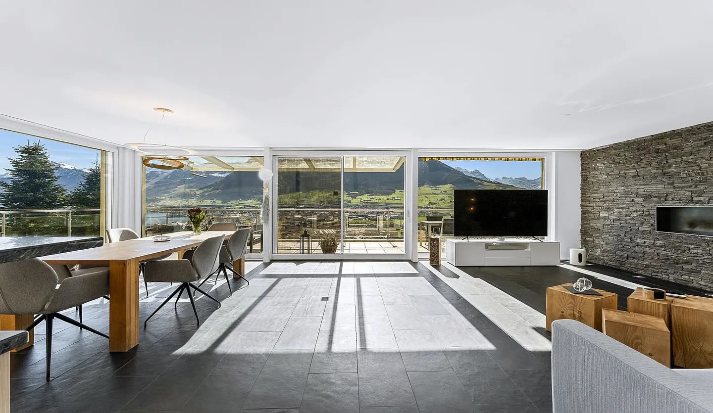 DREAMLIKE VIEW SEEKS NEW ENJOYERS - STYLISH LIVING ABOVE THE LAKE ***** - Photo 3 of 16