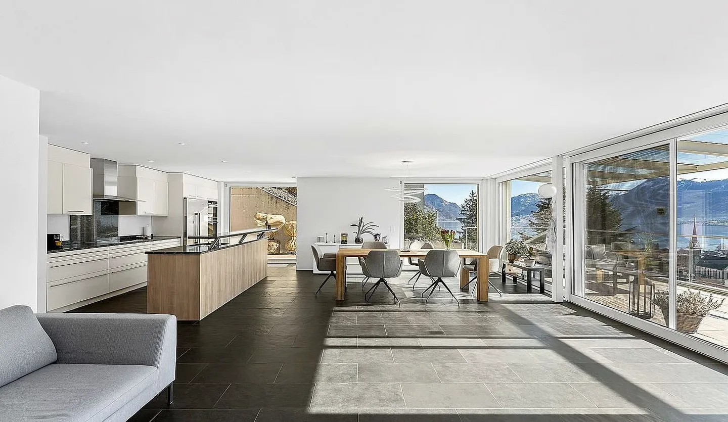 DREAMLIKE VIEW SEEKS NEW ENJOYERS - STYLISH LIVING ABOVE THE LAKE ***** - Photo 8 of 16