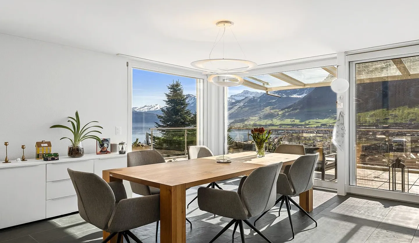 DREAMLIKE VIEW SEEKS NEW ENJOYERS - STYLISH LIVING ABOVE THE LAKE ***** - Photo 4 of 16
