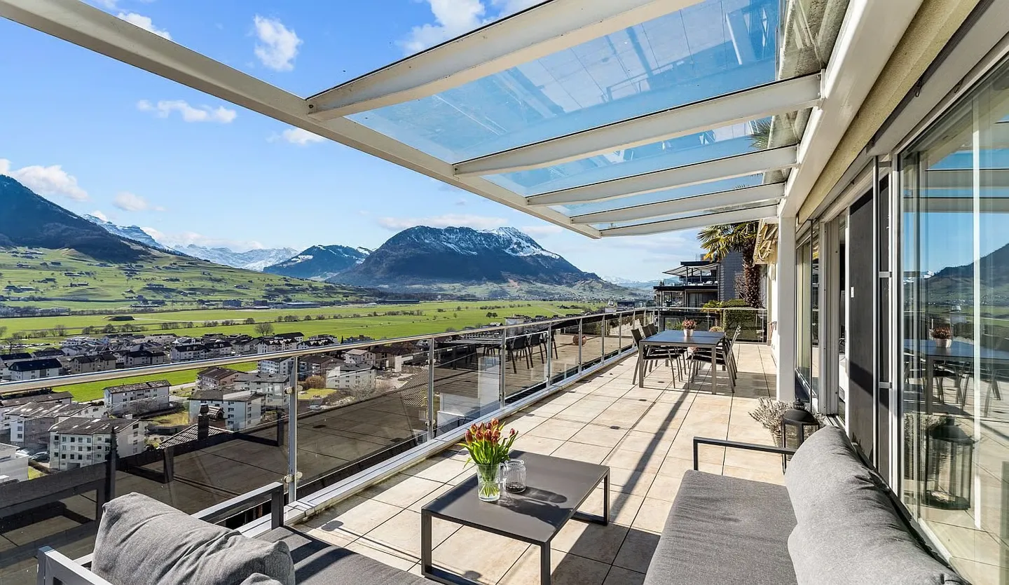 DREAMLIKE VIEW SEEKS NEW ENJOYERS - STYLISH LIVING ABOVE THE LAKE ***** - Photo 5 of 16