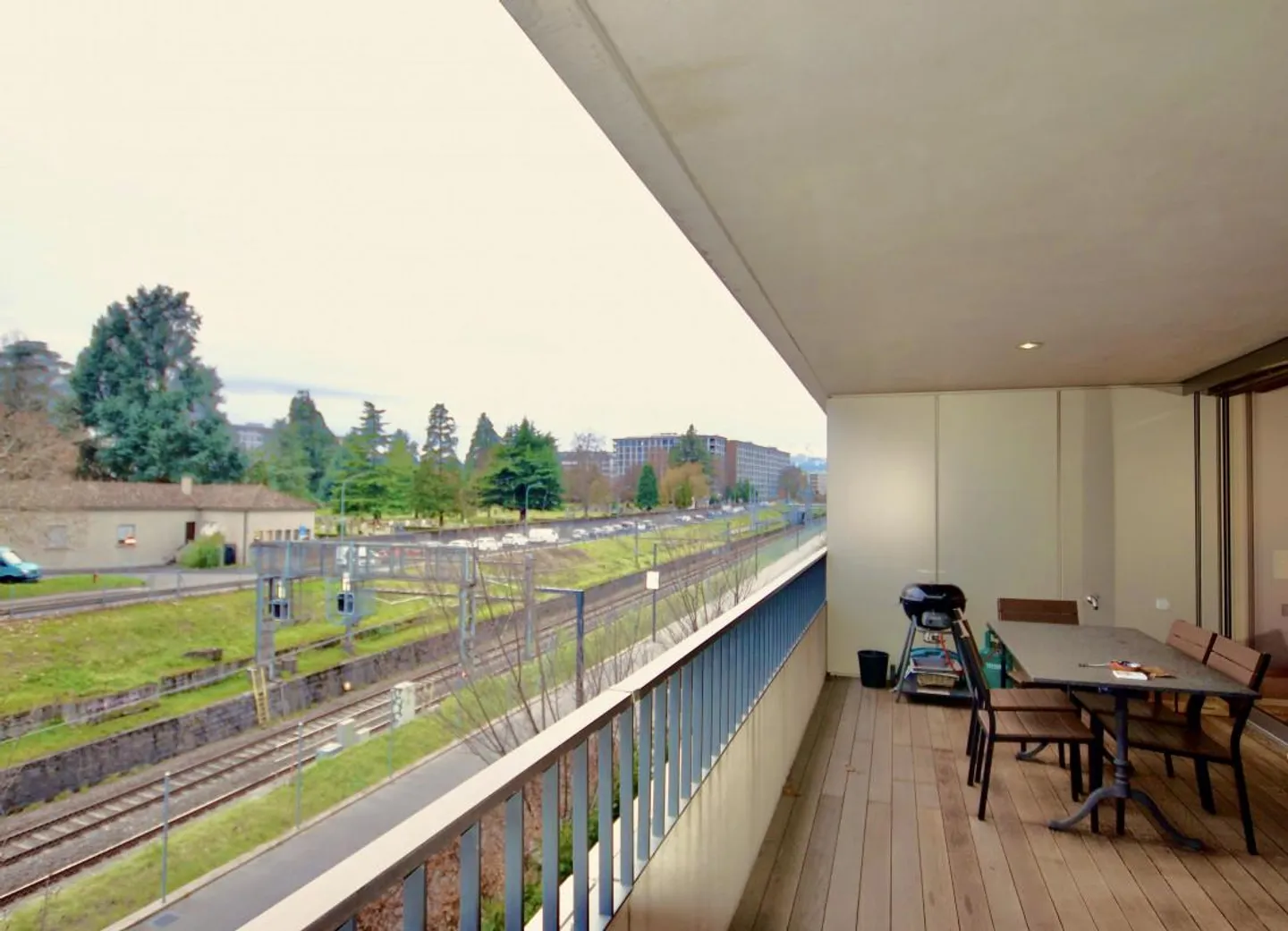 5,5-Zimmer THPE-Wohnung mit Balkon, Innenparkplatz und Zugang... - Foto 8 von 9