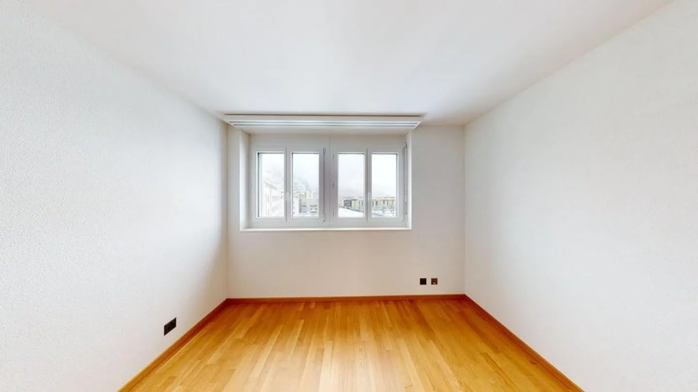 Are you looking for accommodation close to the CFF train station with parking? - Photo 5 of 12