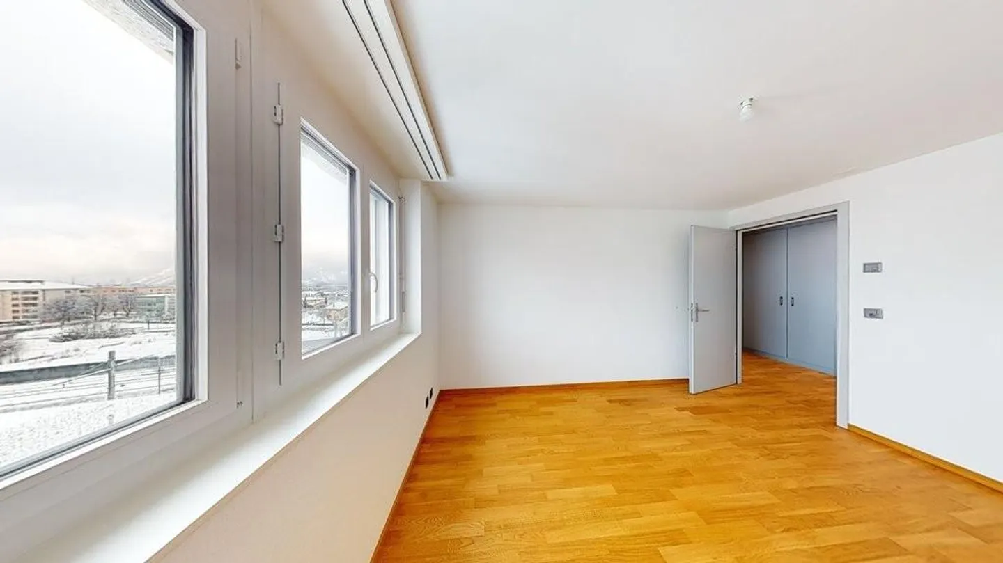 Are you looking for accommodation close to the CFF train station with parking? - Photo 8 of 12