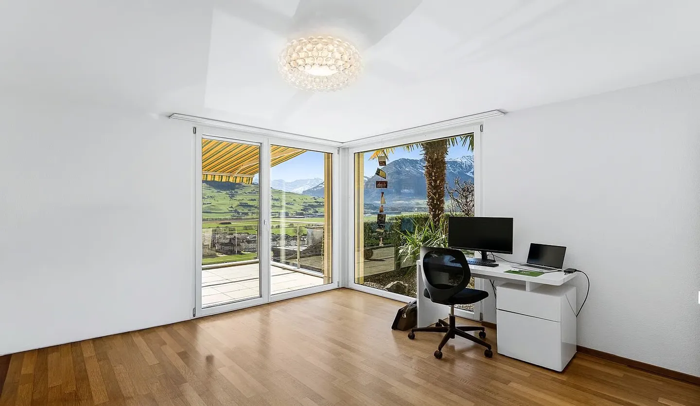 DREAMLIKE VIEW SEEKS NEW ENJOYERS - STYLISH LIVING ABOVE THE LAKE ***** - Photo 12 of 16