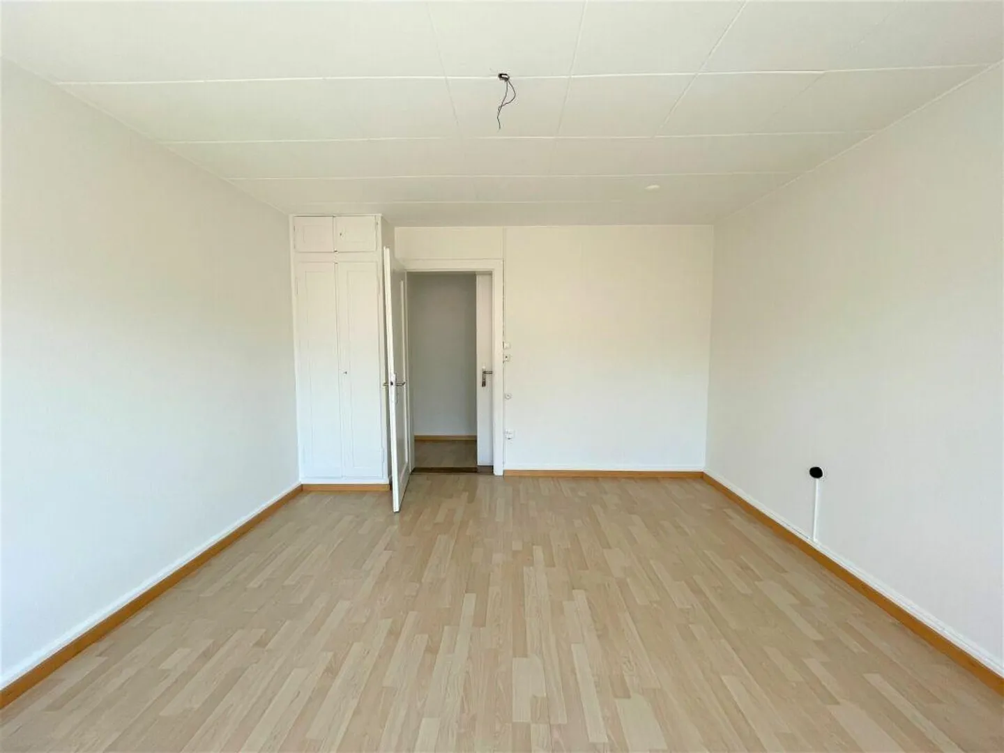 Preiswerte Stadtwohnung mit vintage Küche und Bad, grossen Fenstern, hellen Räumlichkeiten, Schallschutzglas - Foto 8 di 11