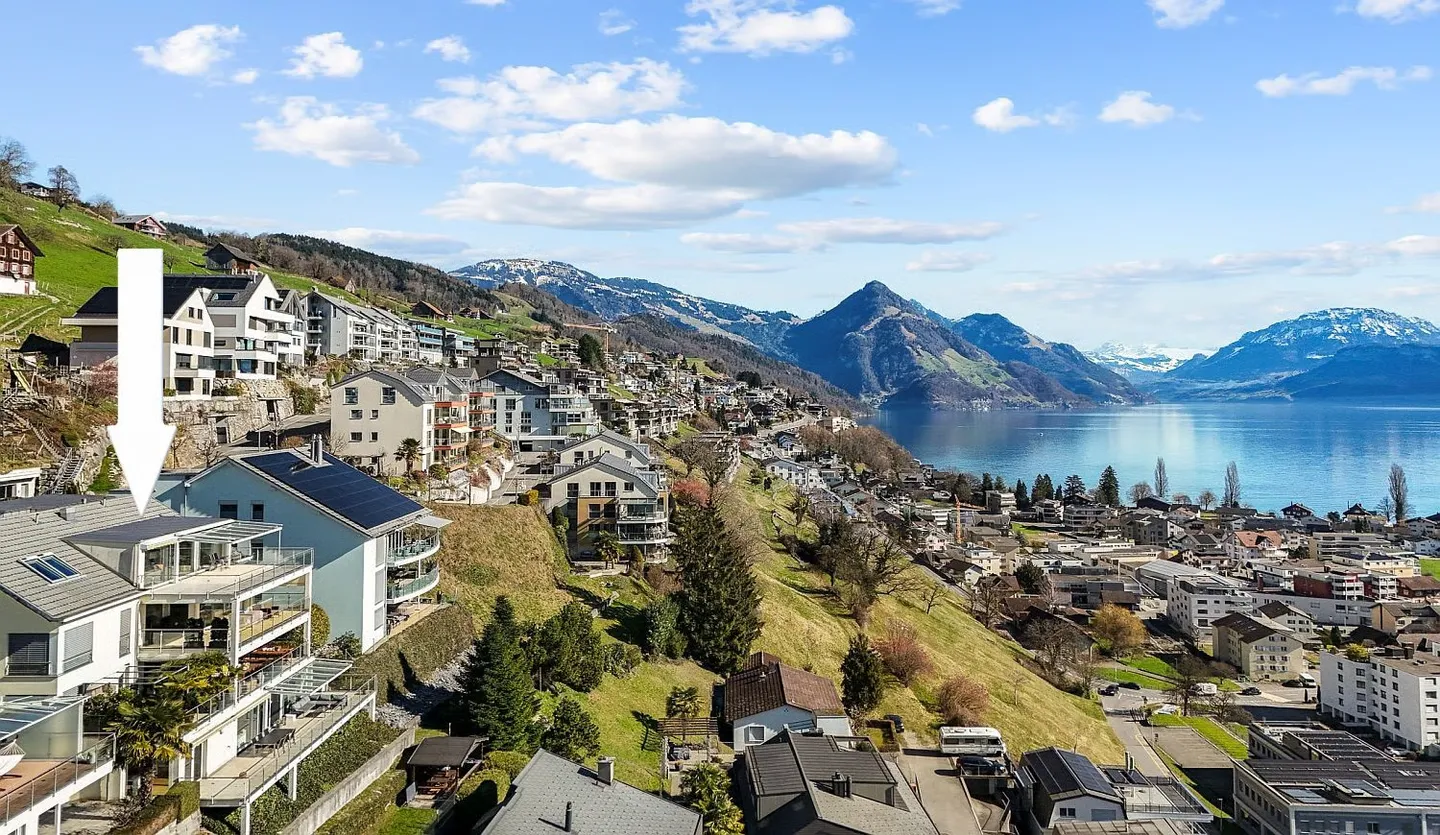 DREAMLIKE VIEW SEEKS NEW ENJOYERS - STYLISH LIVING ABOVE THE LAKE ***** - Photo 14 of 16