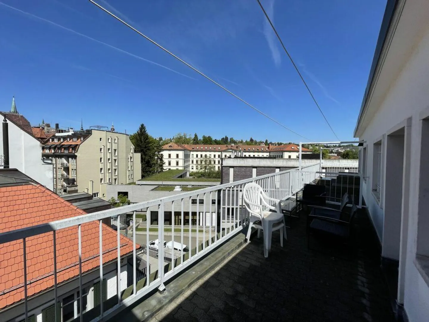 Preiswerte Stadtwohnung mit vintage Küche und Bad, grossen Fenstern, hellen Räumlichkeiten, Schallschutzglas - Foto 11 di 11