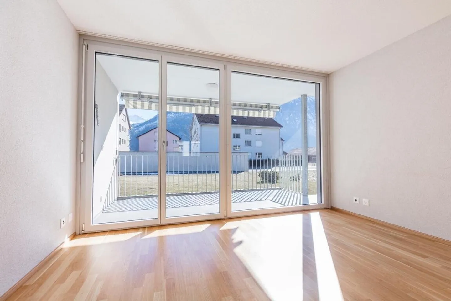 Living on the Bödeli! Attractive 4.5-room apartment in Unterseen - Photo 2 of 13
