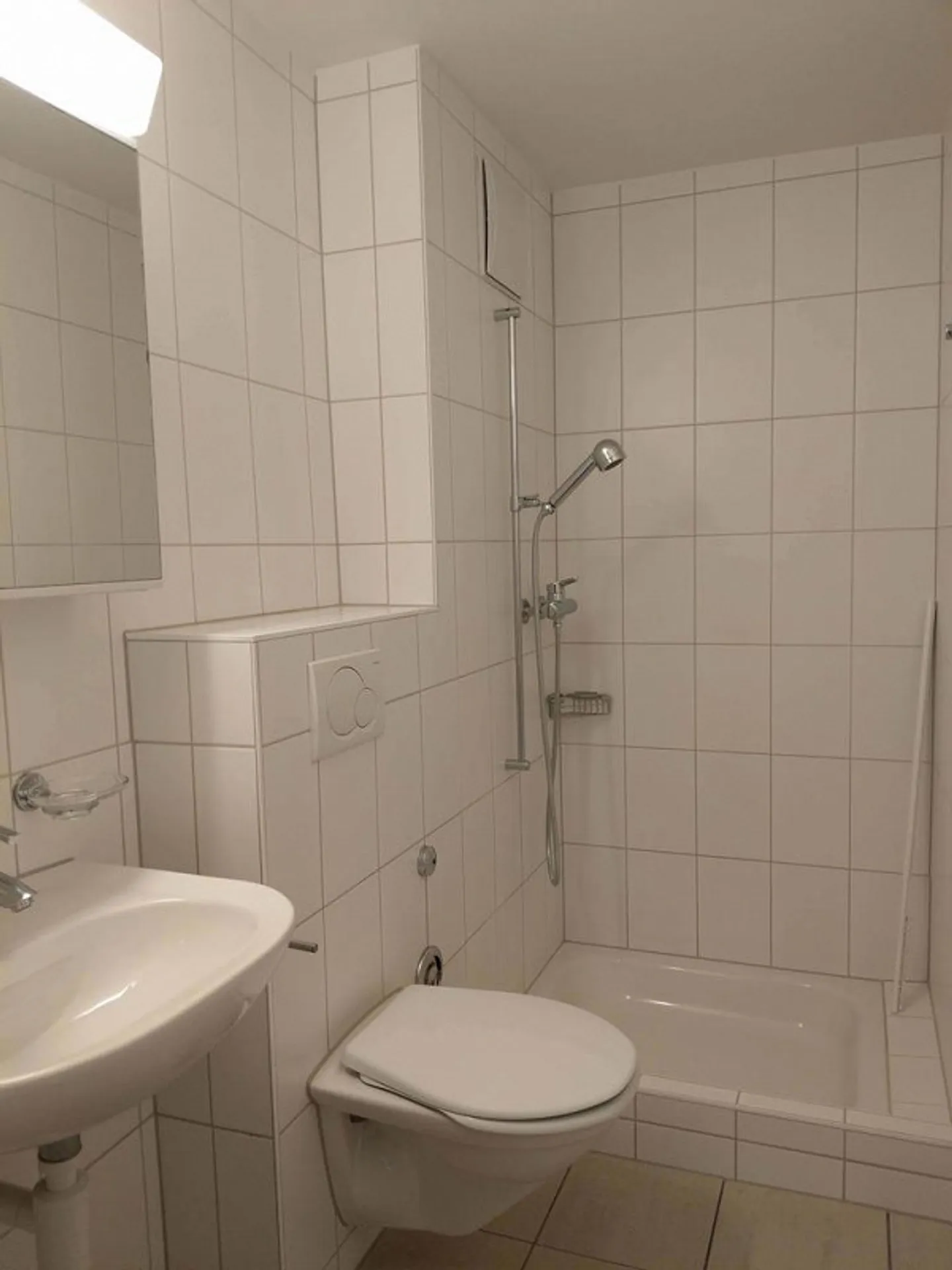 Luminoso appartamento di 1 stanza con balcone - Foto 3 di 5