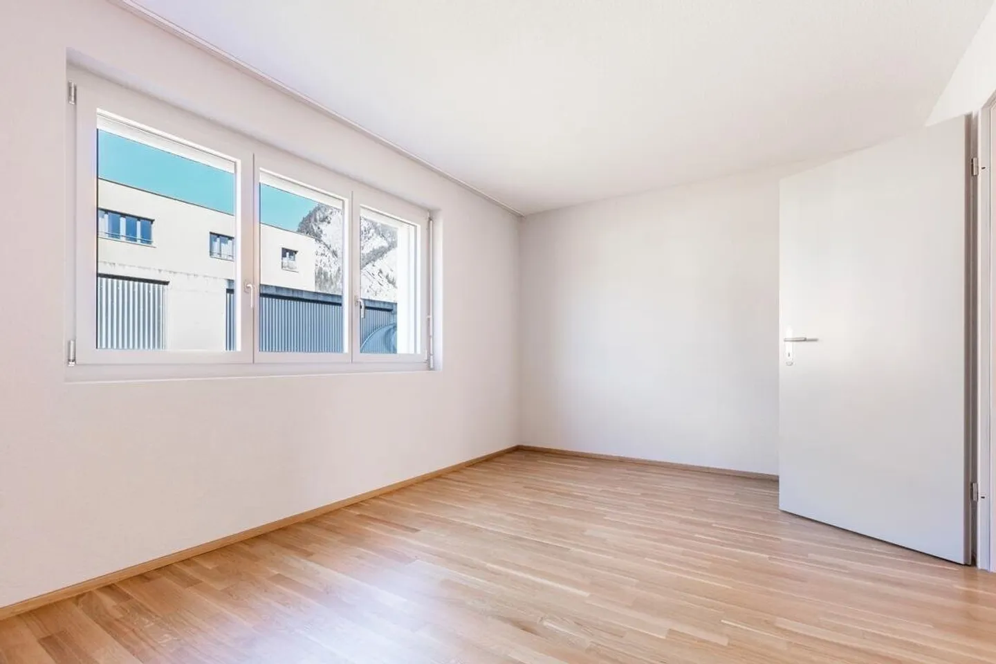 Living on the Bödeli! Attractive 4.5-room apartment in Unterseen - Photo 4 of 13