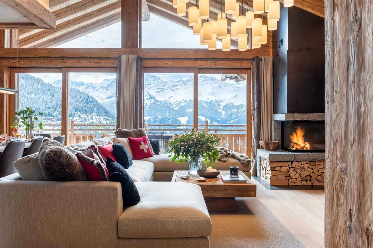 SUPERBE CHALET - VUE PANORAMIQUE - 5 CHAMBRES - Photo 1 sur 12