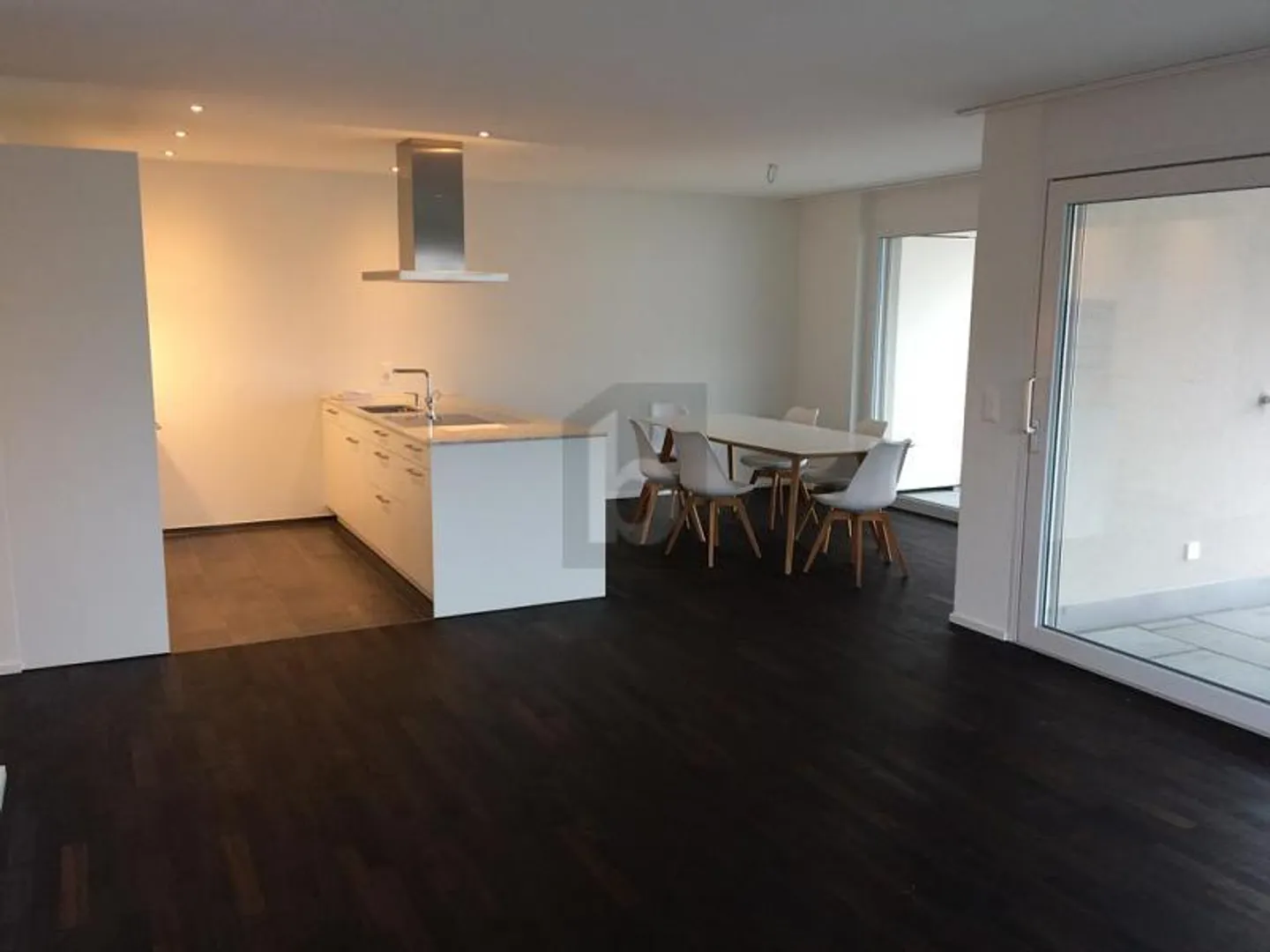 LIGHT-FLOODED, MODERN, IN OWNERSHIP STANDARD - Photo 2 of 6