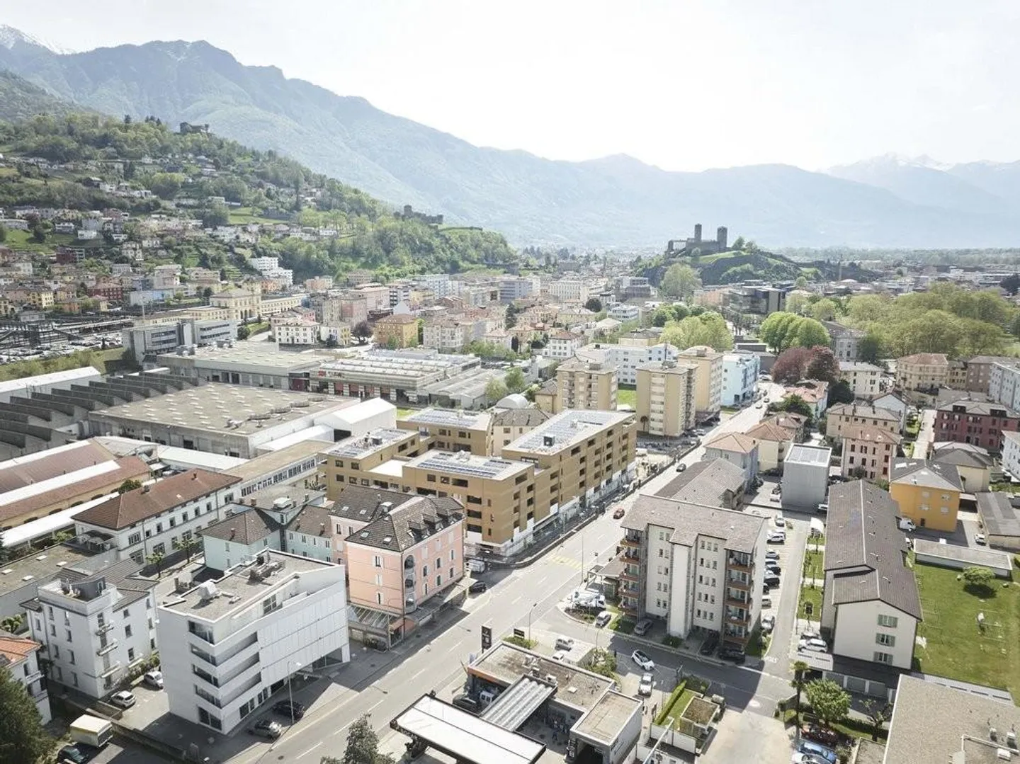 Propriétés à louer près de la gare à Bellinzone - Photo 2 sur 2