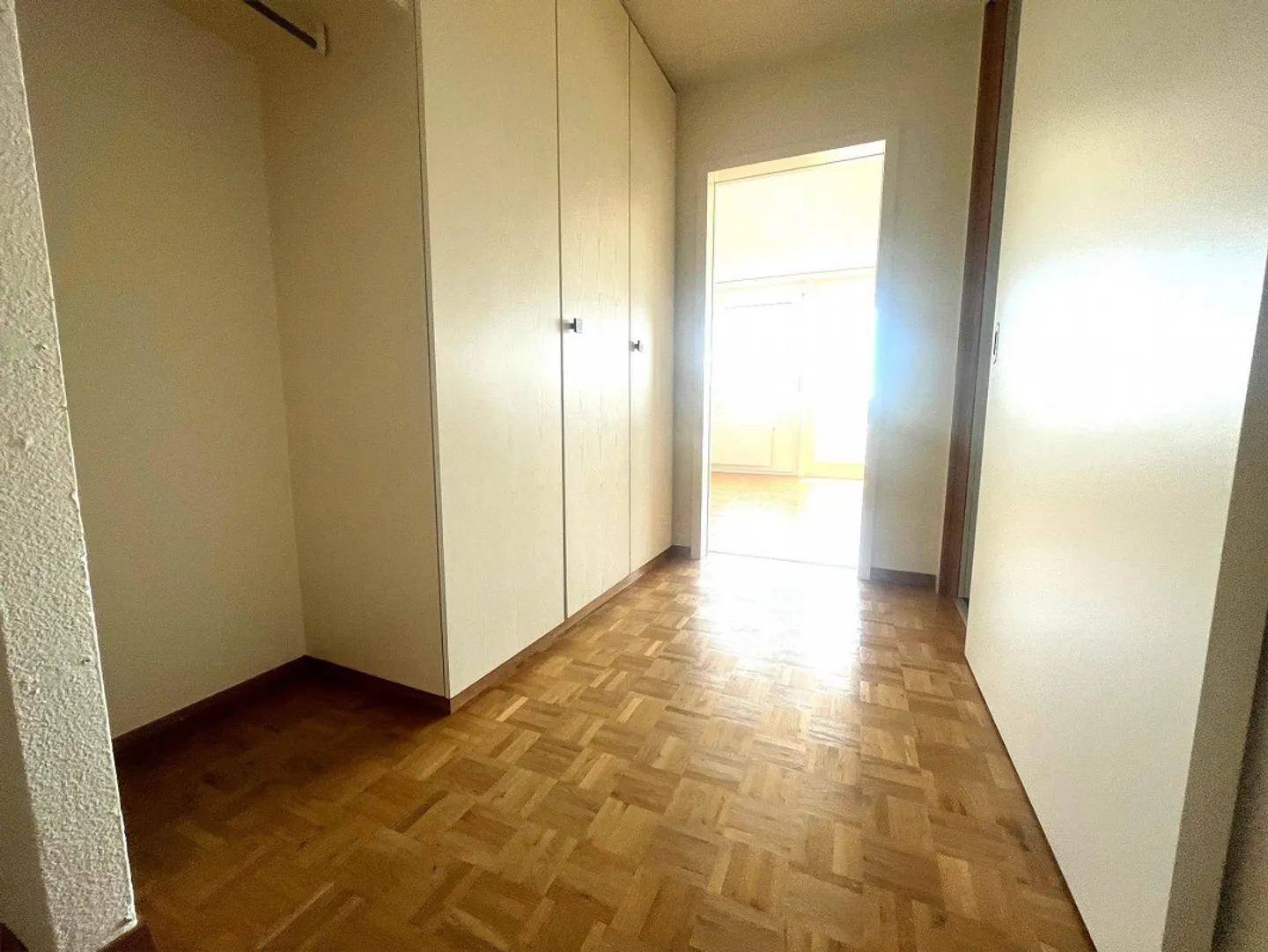 Appartement spacieux avec beau balcon sud - Photo 7 sur 12