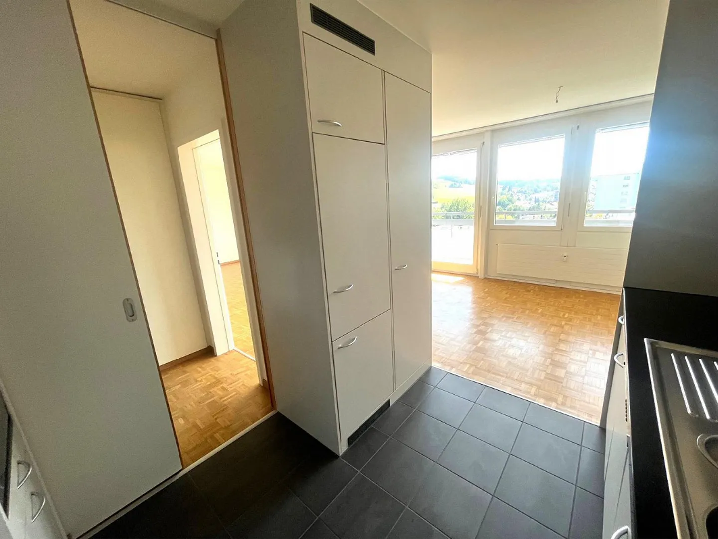 Appartement spacieux avec beau balcon sud - Photo 9 sur 12