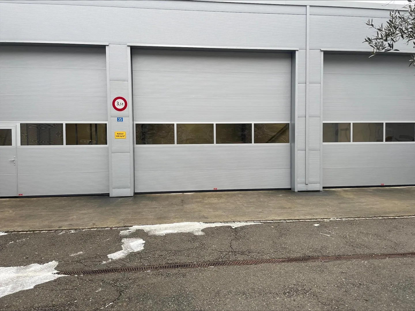 Spazio commerciale di 132m2 a Stallikon - Foto 1 di 7