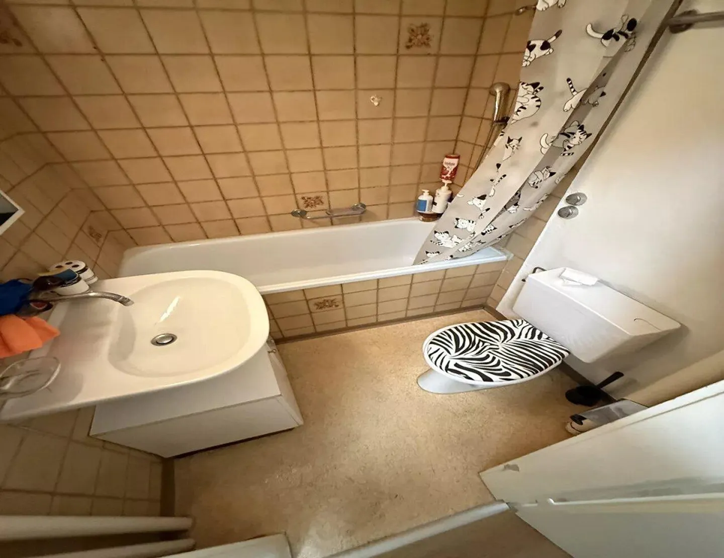 Bright furnished room in 'Kloten' - flexible and all-inclusive - Photo 3 of 12