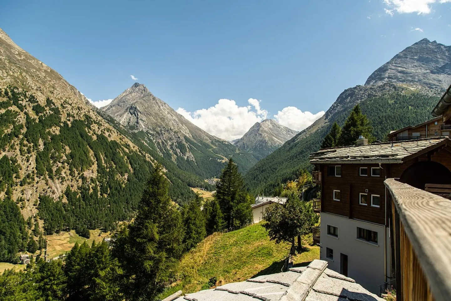Chalet esclusivo sul lato soleggiato di Saas-Fee - Foto 2 di 23