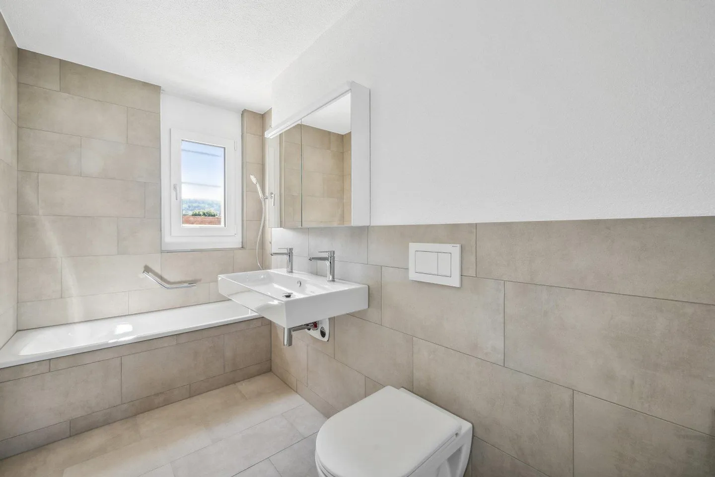 Embrach, situato centralmente, appartamento soleggiato - Foto 4 di 6