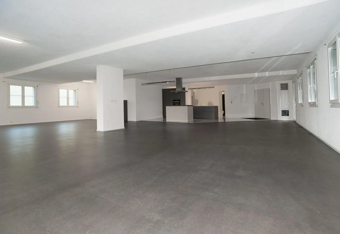 210 m2 Wohn- und Geschäftshaus - Photo 2 of 11