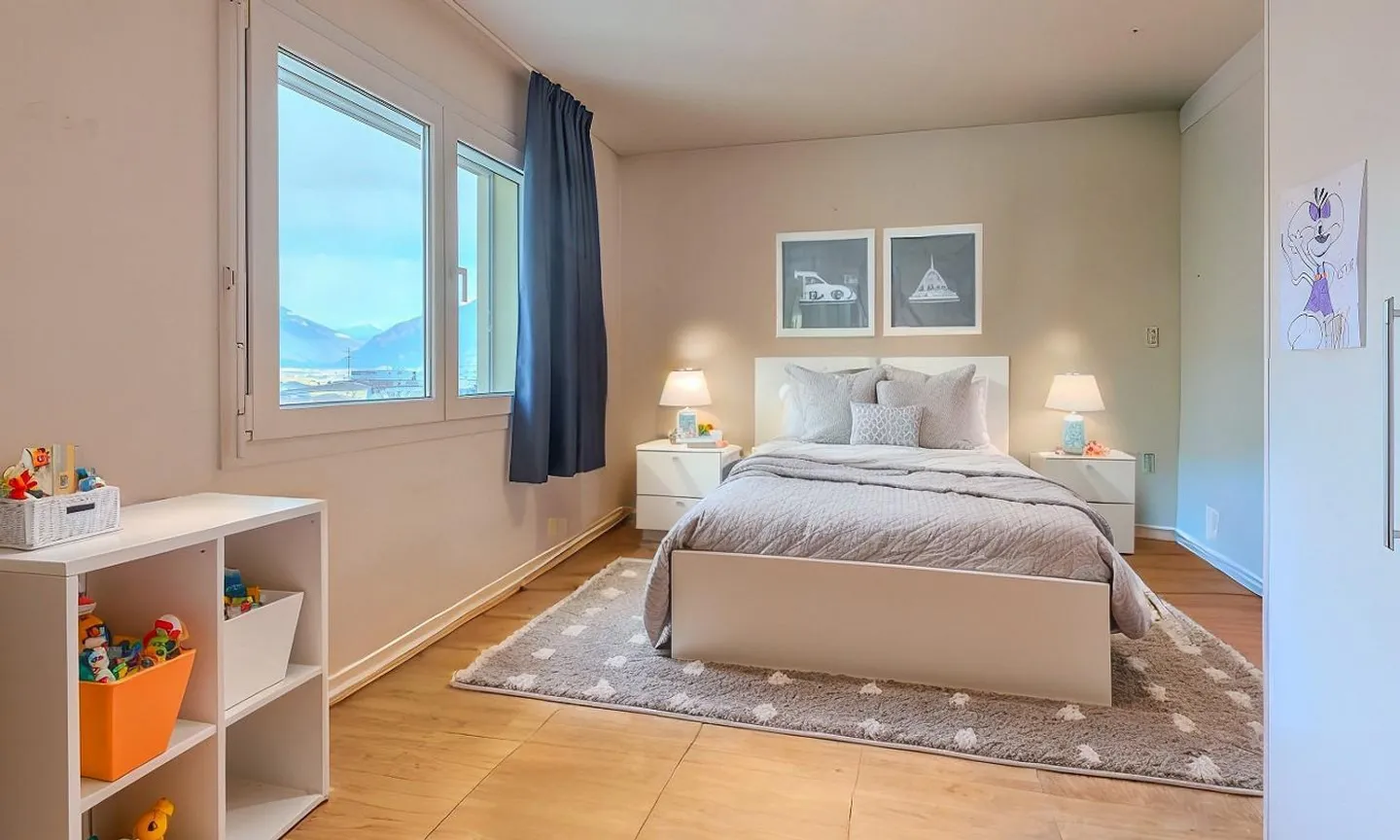 AFFAIRE - LOCATION PENTHOUSE 5.5 AVEC TERRASSE À CADENAZZO - Photo 5 sur 9