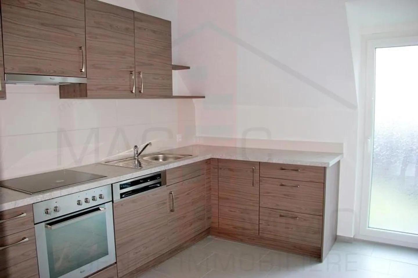 Immeuble mixte 22 pièces - Photo 2 sur 5