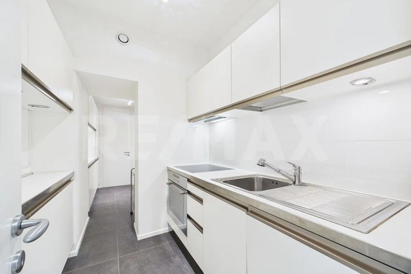 Lugano Cassarate – Elegante appartamento di 3 ½ locali, ristrutturato e a pochi passi dal lago - Foto 8 di 13