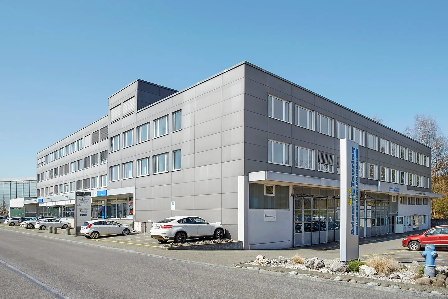 Office/Commercial Space in a High-Traffic Shopping and Industrial Area in Dietlikon - Photo 2 of 7