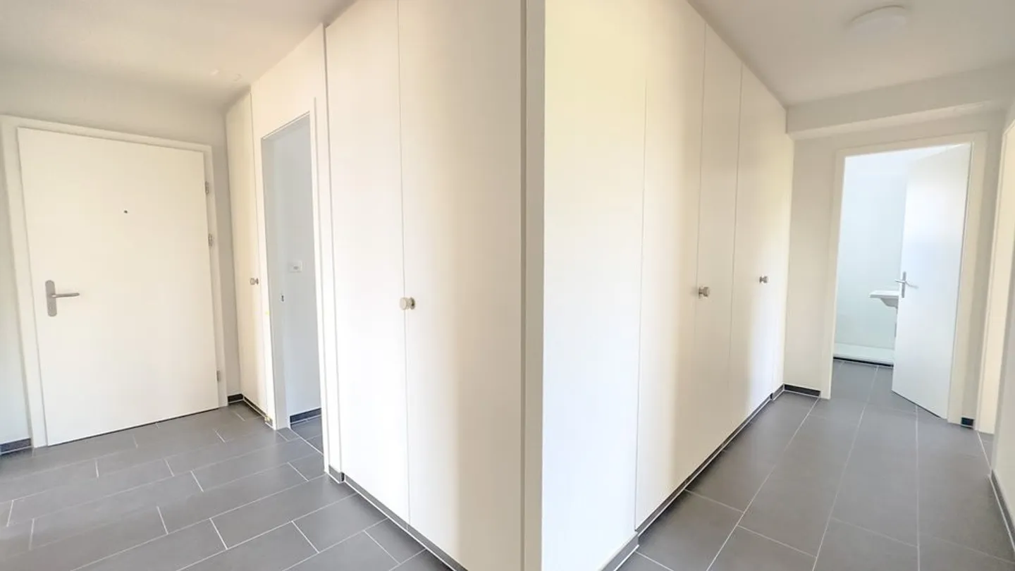 Completely renovated 4-room apartment with large balcony - Photo 9 of 12