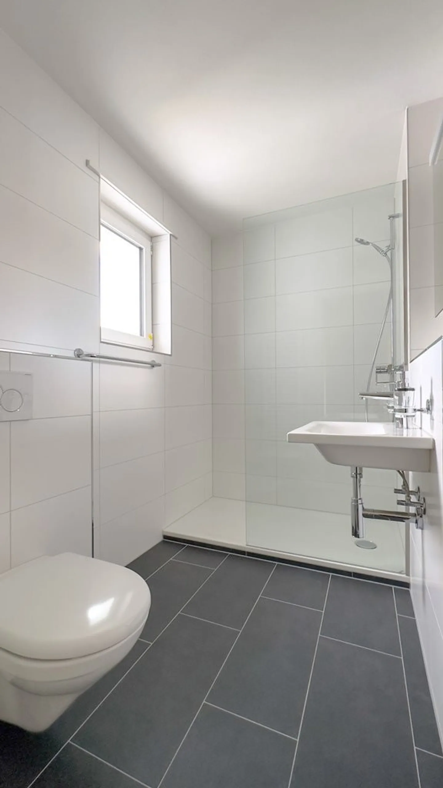 Completely renovated 4-room apartment with large balcony - Photo 10 of 12