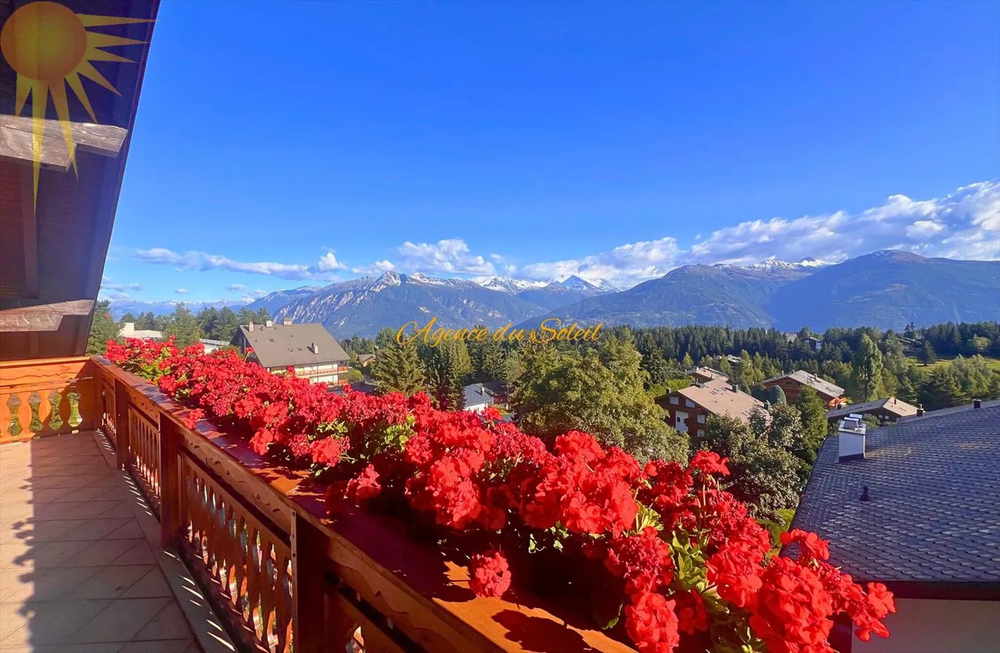 Opportunité d'acquérir 2 appartements interconnectés dans un espace penthouse privé au cœur de Crans-Montana ! 2 places de parking (garage) sont INCLUSES dans le prix ! - Photo 7 sur 13