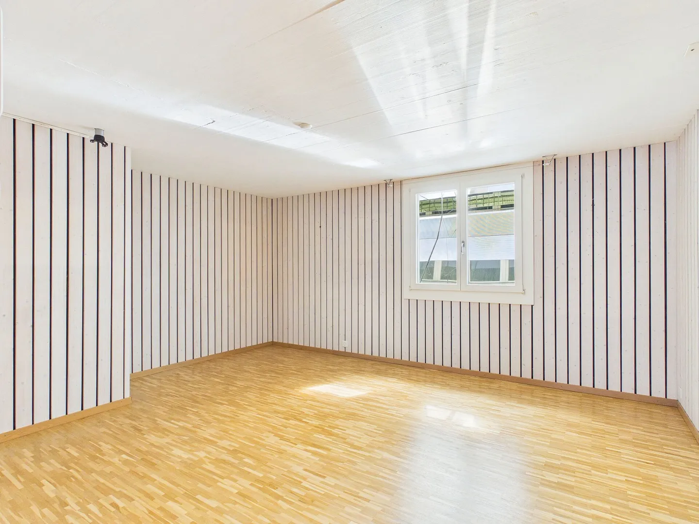Spacious single-family house with light-flooded rooms in the best location - Photo 12 of 16