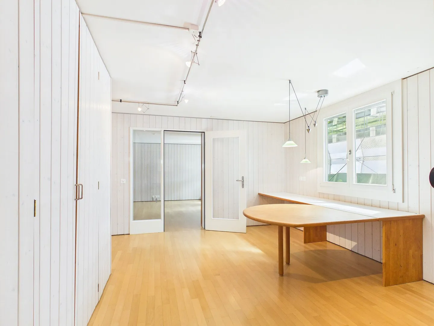 Spacious single-family house with light-flooded rooms in the best location - Photo 10 of 16