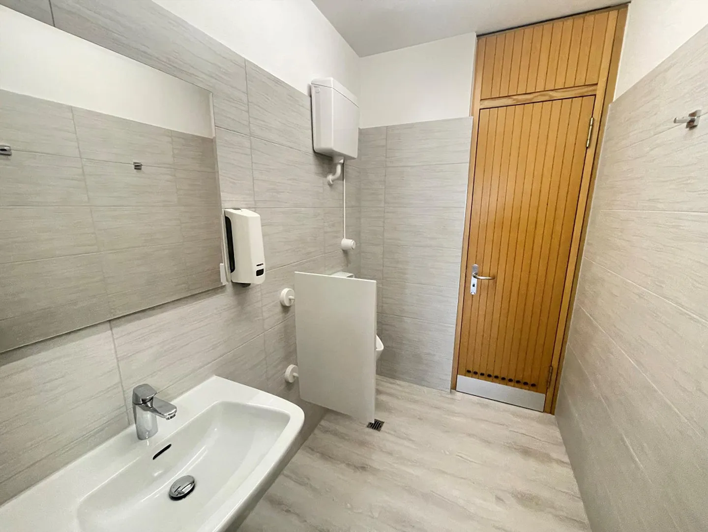 Ufficio di 16 m² a Chiasso con aria condizionata in affitto - Foto 5 di 7