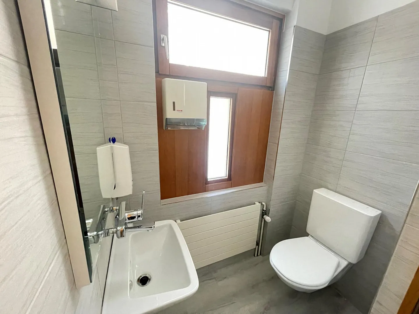 Ufficio di 16 m² a Chiasso con aria condizionata in affitto - Foto 6 di 7