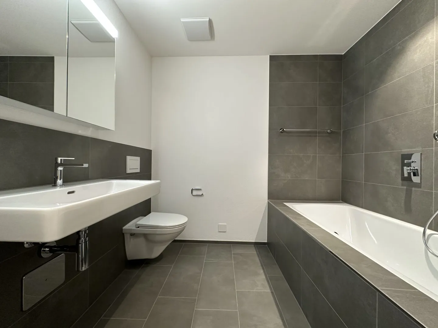 Nouvel appartement avec vue sur la montagne - Photo 3 sur 4