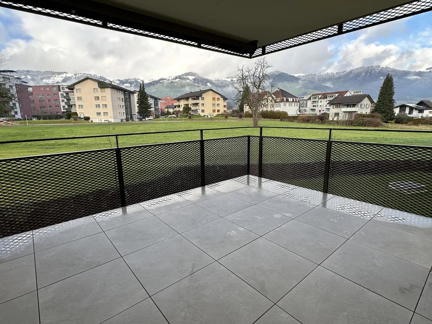 Nouvel appartement avec vue sur la montagne - Photo 1 sur 4