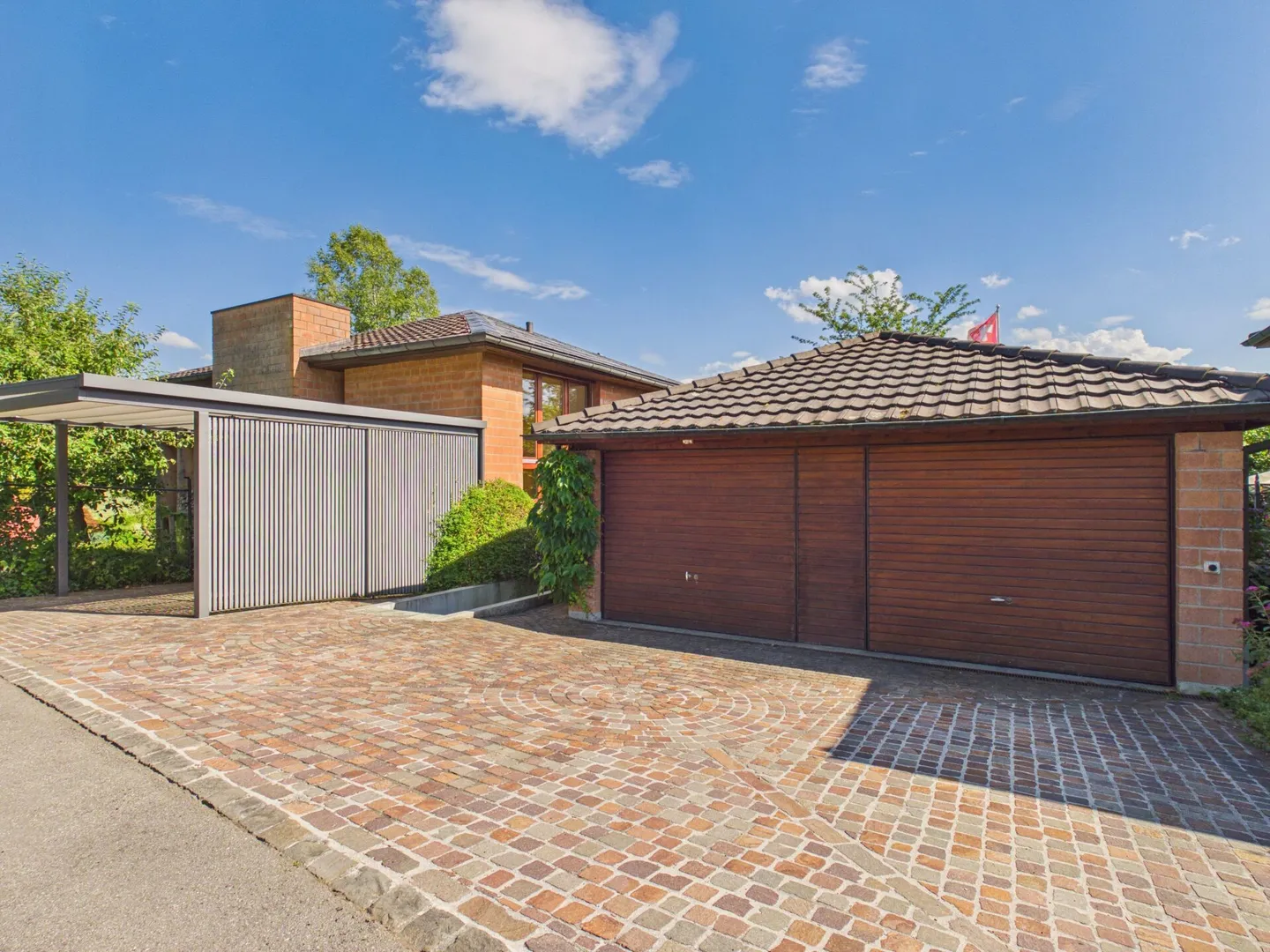 Spacious single-family house with light-flooded rooms in the best location - Photo 16 of 16