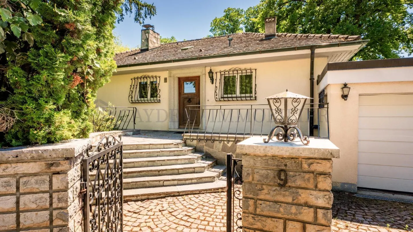 Charmante Villa mit großem Garten - Foto 4 von 11