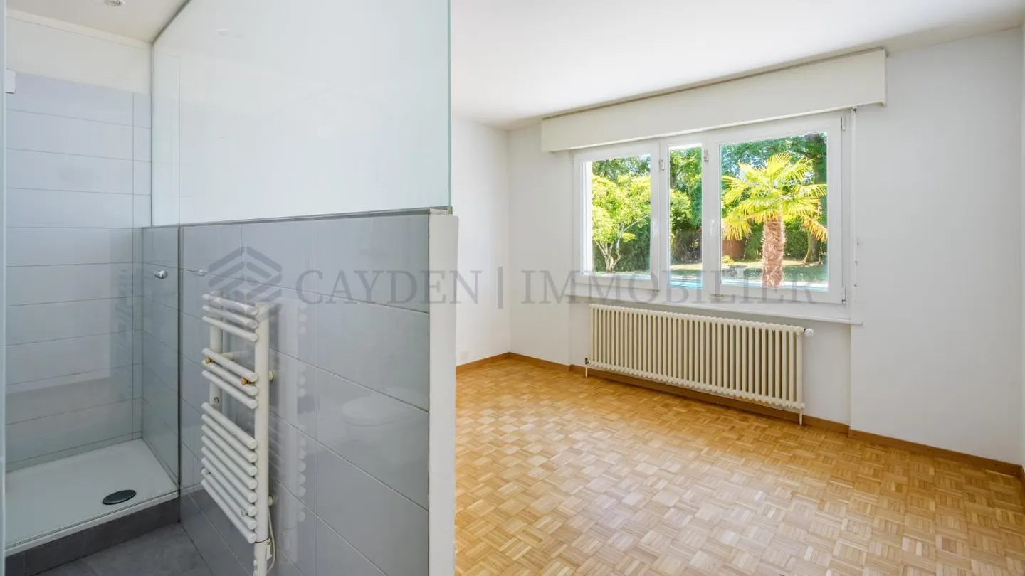 Charmante Villa mit großem Garten - Foto 8 von 11