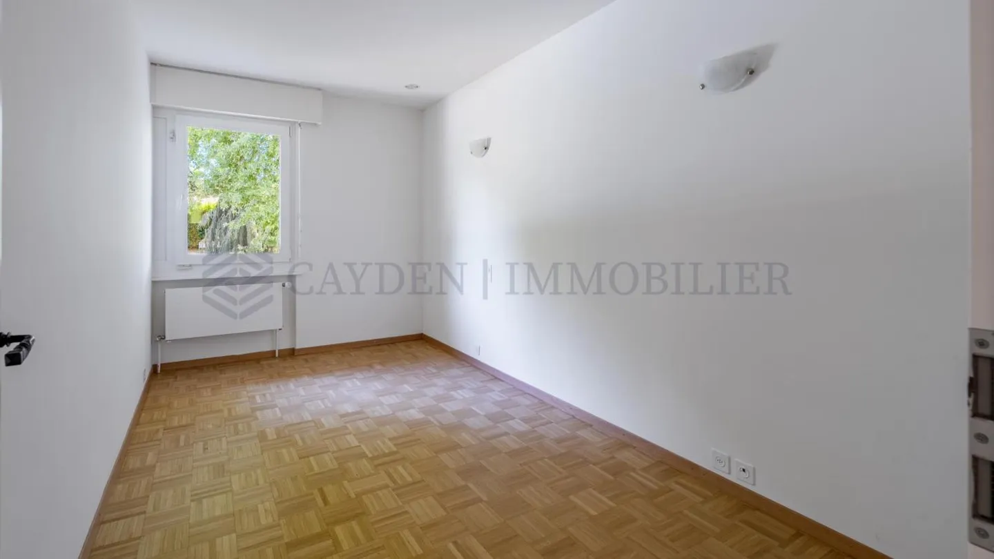 Charmante Villa mit großem Garten - Foto 10 von 11