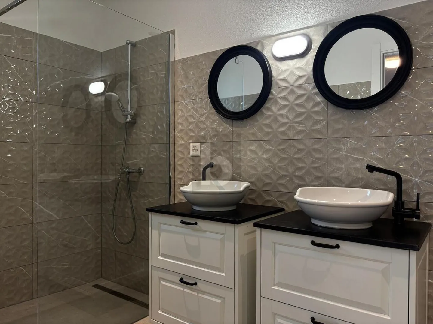 NEW AND PERFECTLY LOCATED! - Photo 4 of 6